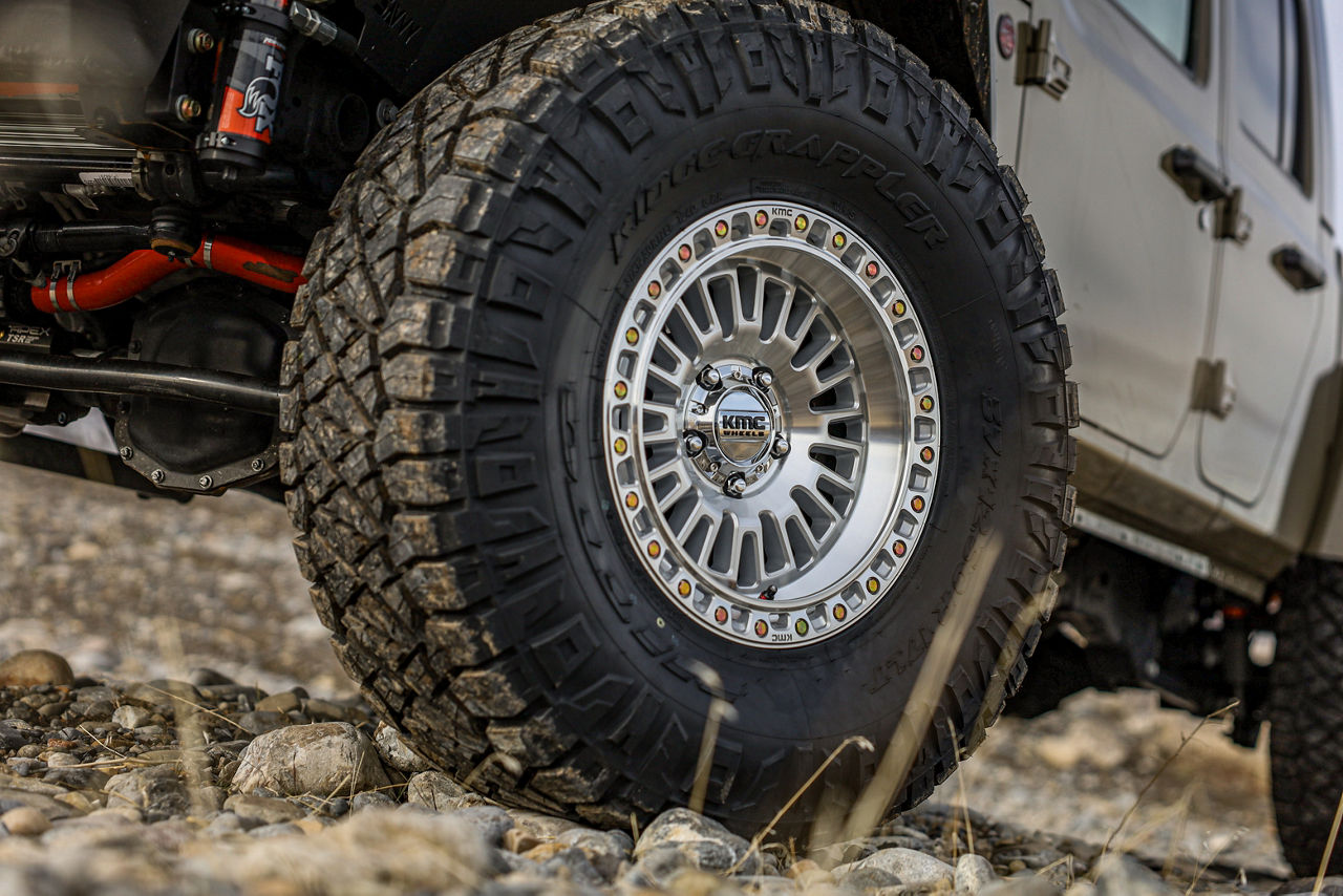 2024 Jeep Gladiator - KMC AZTEC - Machined | KMC Wheels